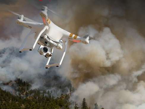 Dron de extinción de incendios para el mapeo aéreo de la zona de fuego