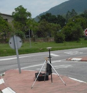 How to determine the geodetic reference position of your base station with simpleRTK3B Pro tripod