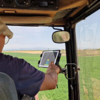 tablet-holder-in-tractor-cab