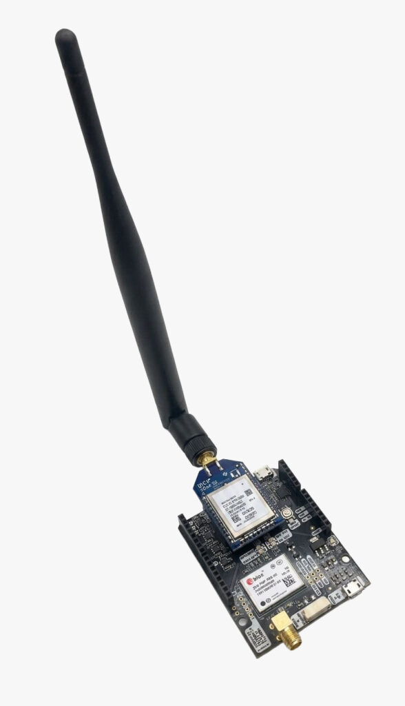 Руководство пользователя стартового комплекта MR LR XLR — собранная плата с антенной и XBee.